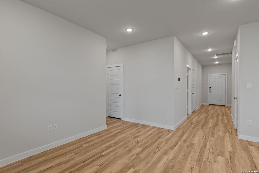 Spacious, unfurnished interior of a new home in Cinco Lakes, San Antonio (Image 14). Spacious, unfurnished interior of a new home in Cinco Lakes, San Antonio (Image 14).
