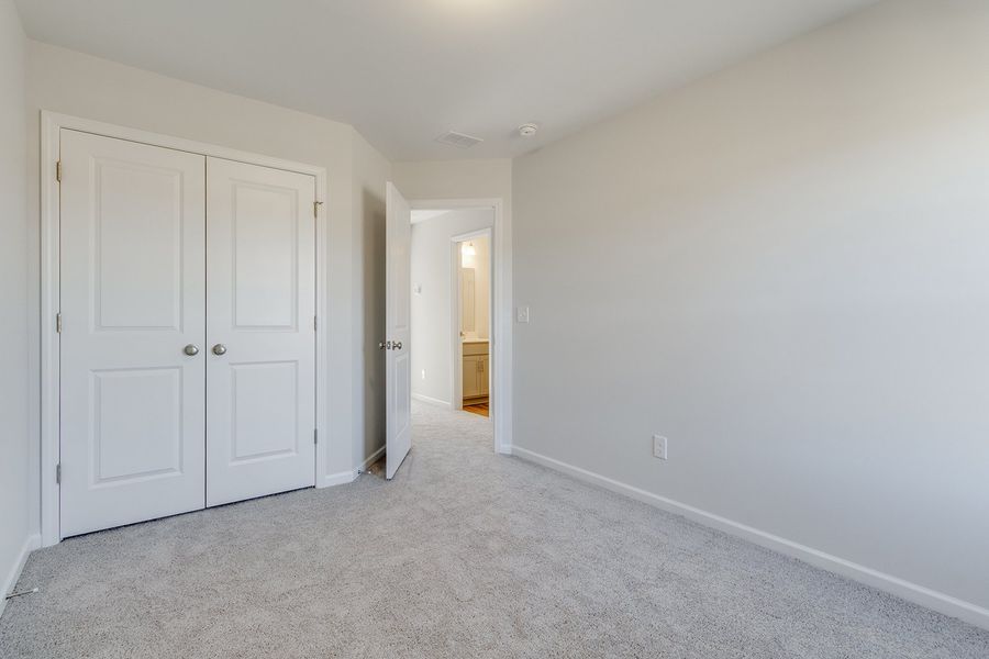 Spacious, unfurnished interior of a new home in Astoria, Columbia (Image 27).