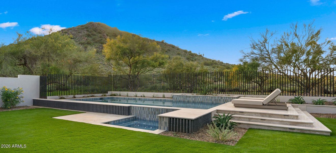 136-web-or-mls-Backyard4