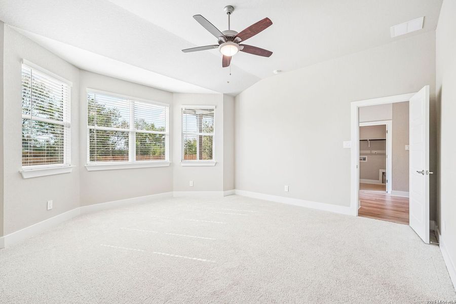 Spacious, unfurnished interior of a new home in Carmel Ranch, Schertz (Image 37).