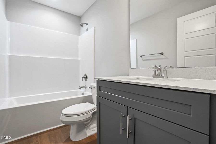 24-web-or-mls-244 Rae St-79