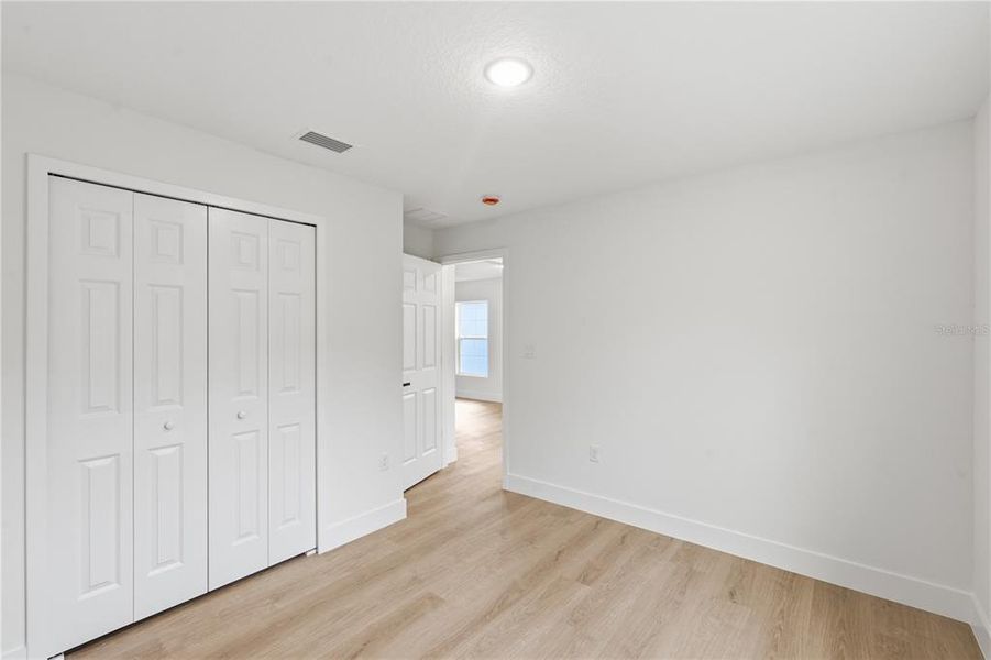 Spacious, unfurnished interior of a new home in , Sebring (Image 11).