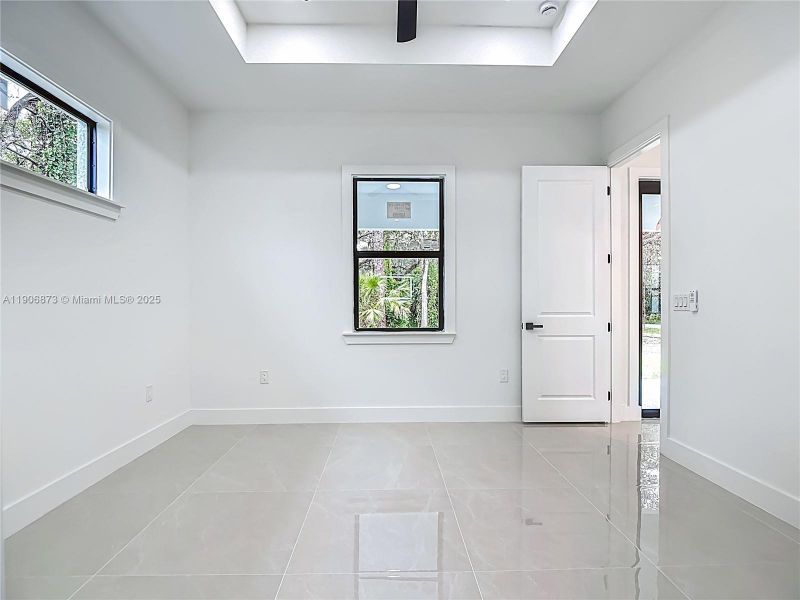 Spacious, unfurnished interior of a new home in , Lehigh Acres (Image 26).