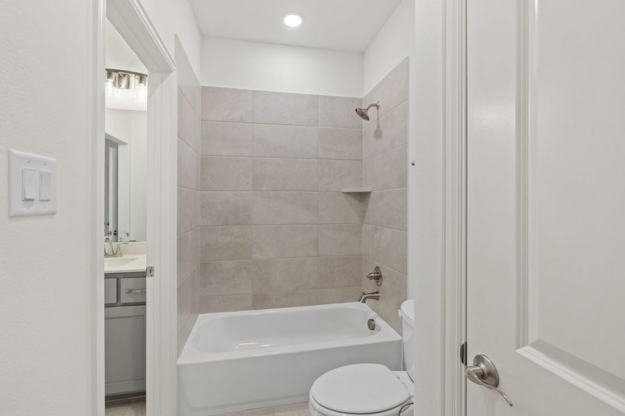 Furnished interior view inside a new home in Lake Breeze, Lavon (Image 19). Furnished interior view inside a new home in Lake Breeze, Lavon (Image 19).