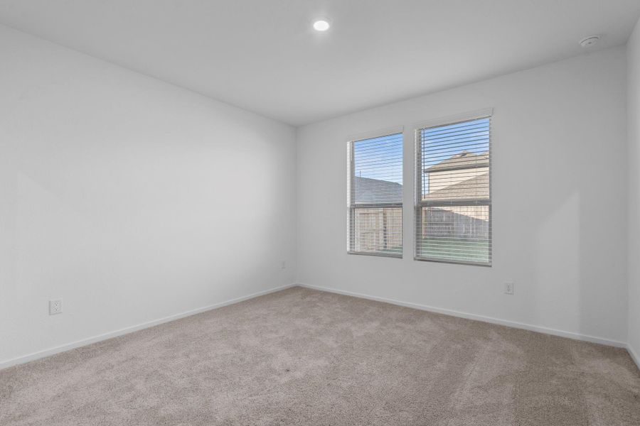 Spacious, unfurnished interior of a new home in Mavera, Conroe (Image 9).