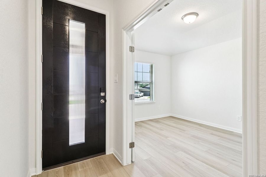 Spacious, unfurnished interior of a new home in Lark Canyon, New Braunfels (Image 40).