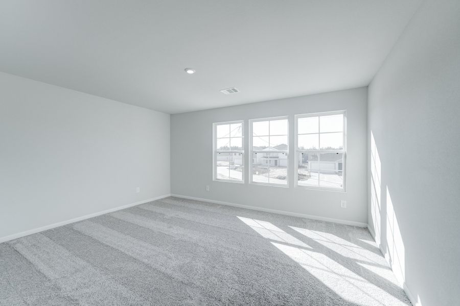 Spacious, unfurnished interior of a new home in Canal Walk, Roanoke Rapids (Image 34).