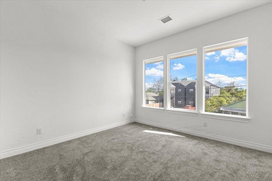 Spacious, unfurnished interior of a new home in , Houston (Image 30).