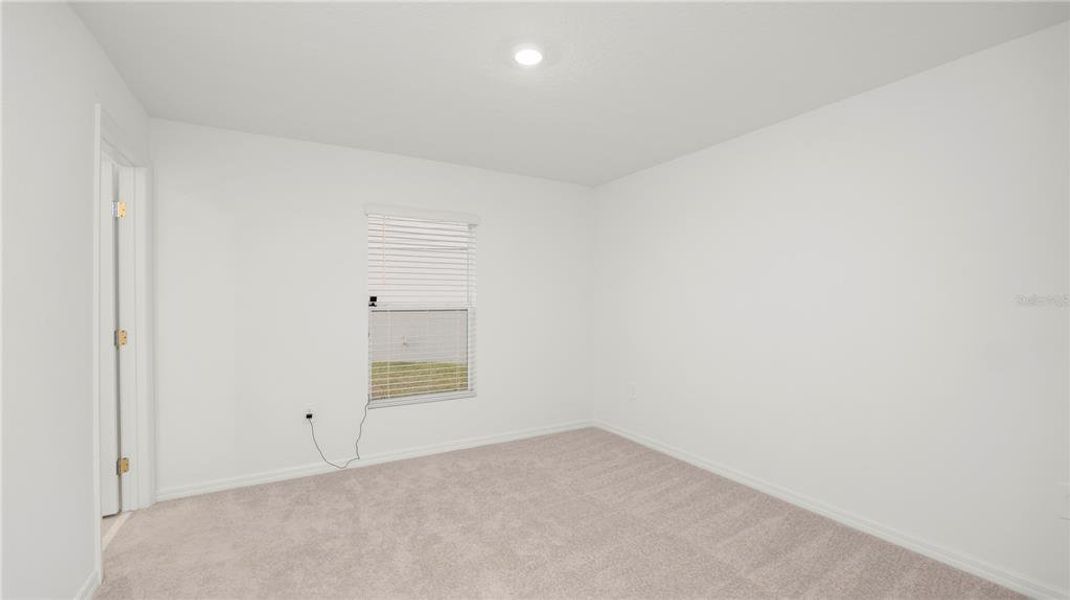 Spacious, unfurnished interior of a new home in Cypress Point at Lake Parker: The Estates, Lakeland (Image 42).