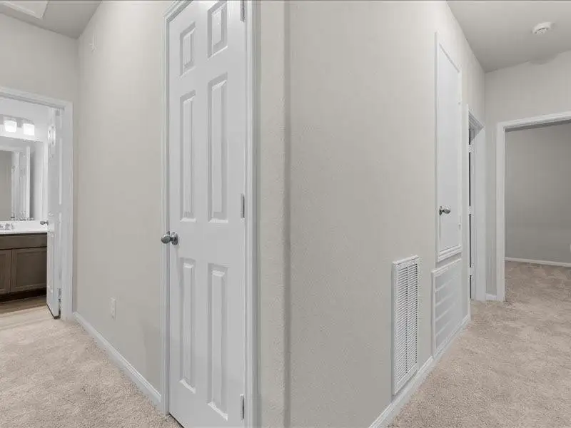Spacious, unfurnished interior of a new home in , Houston (Image 9).