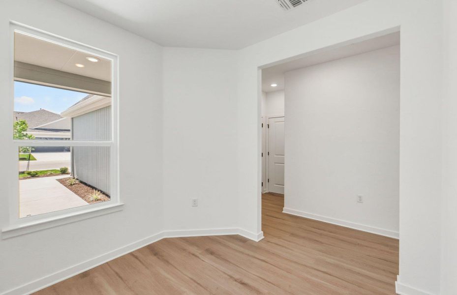 Spacious, unfurnished interior of a new home in Sun City Texas, Georgetown (Image 20). Spacious, unfurnished interior of a new home in Sun City Texas, Georgetown (Image 20).