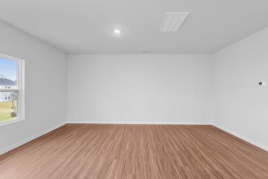 Spacious, unfurnished interior of a new home in Hanes Lake, Winston-Salem (Image 16).
