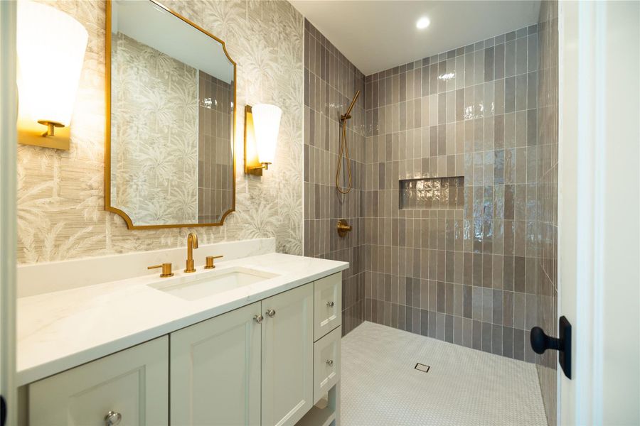 Furnished interior view inside a new home in , Horseshoe Bay (Image 4).