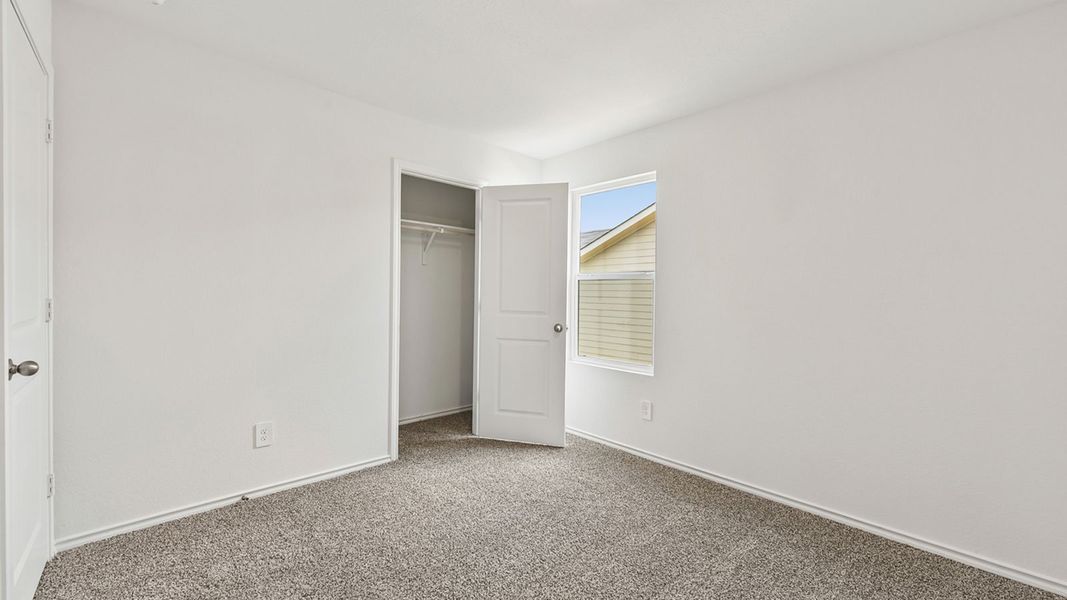 Spacious, unfurnished interior of a new home in Valverde, Bastrop (Image 31).