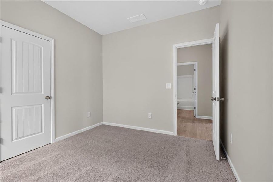Spacious, unfurnished interior of a new home in Fair Oak, Calhoun (Image 16).