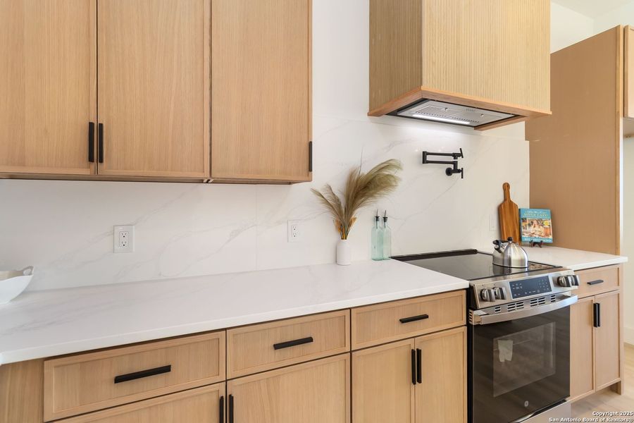 Furnished interior view inside a new home in , Blanco (Image 7).