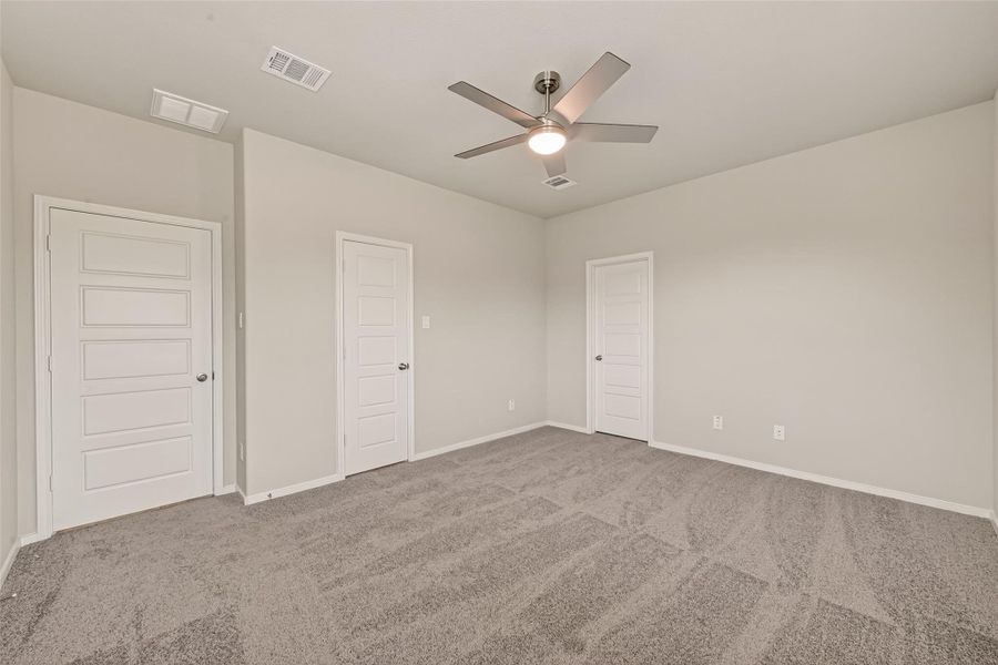 Spacious, unfurnished interior of a new home in Sunterra, Katy (Image 38).