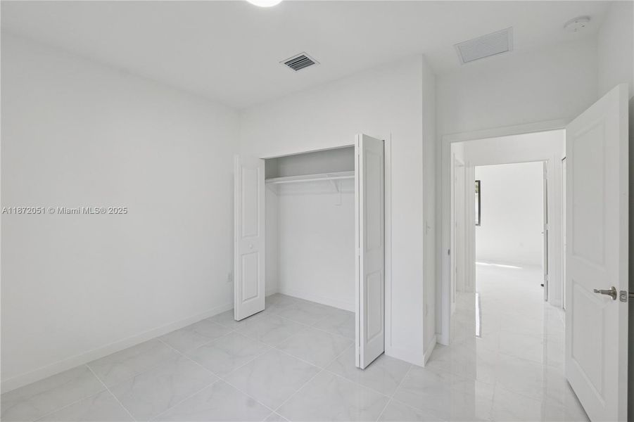 Spacious, unfurnished interior of a new home in , Miami (Image 7).