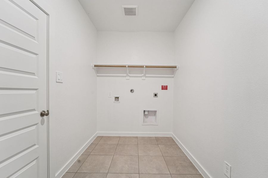Spacious, unfurnished interior of a new home in Stewart's Ranch, Conroe (Image 35).