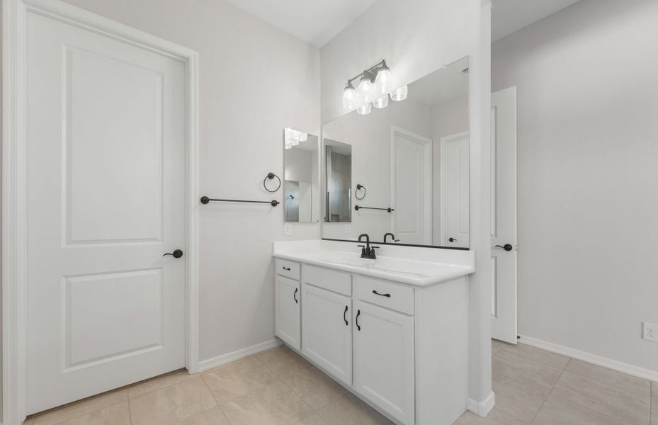 Furnished interior view inside a new home in Sun City Anthem at Merrill Ranch, Florence (Image 9).
