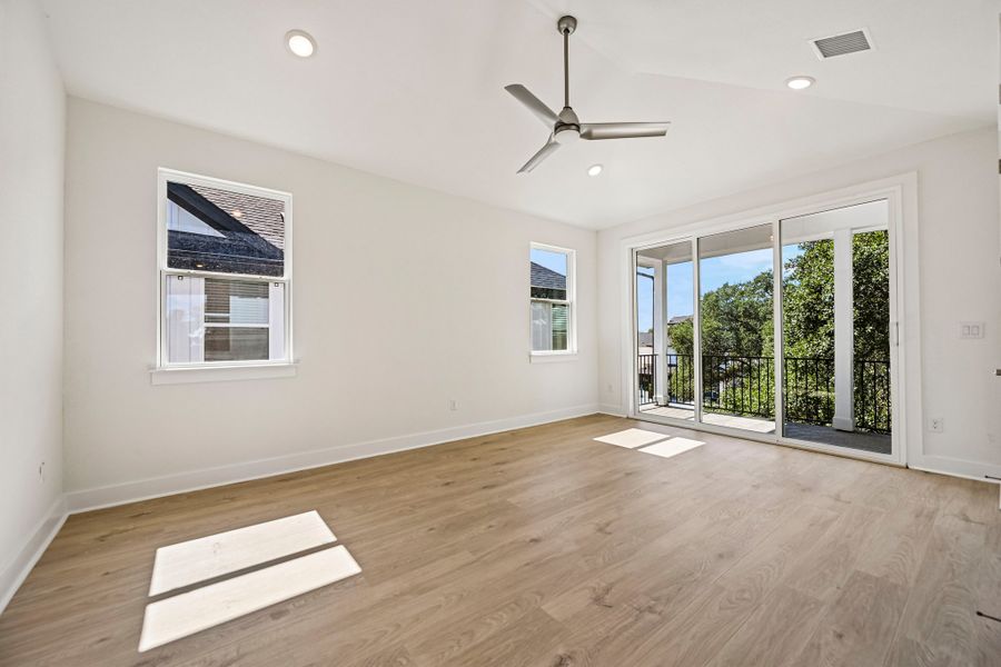 Spacious, unfurnished interior of a new home in Foxfield, Austin (Image 20).