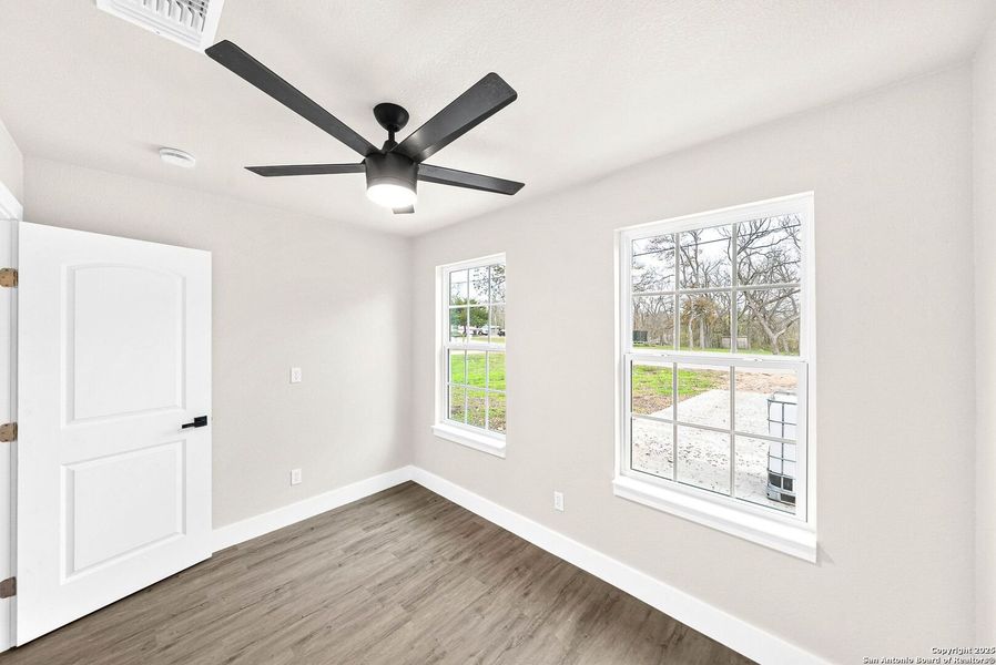 Spacious, unfurnished interior of a new home in , Seguin (Image 26).