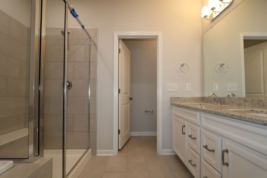 Owner's Bathroom Owner's Bathroom