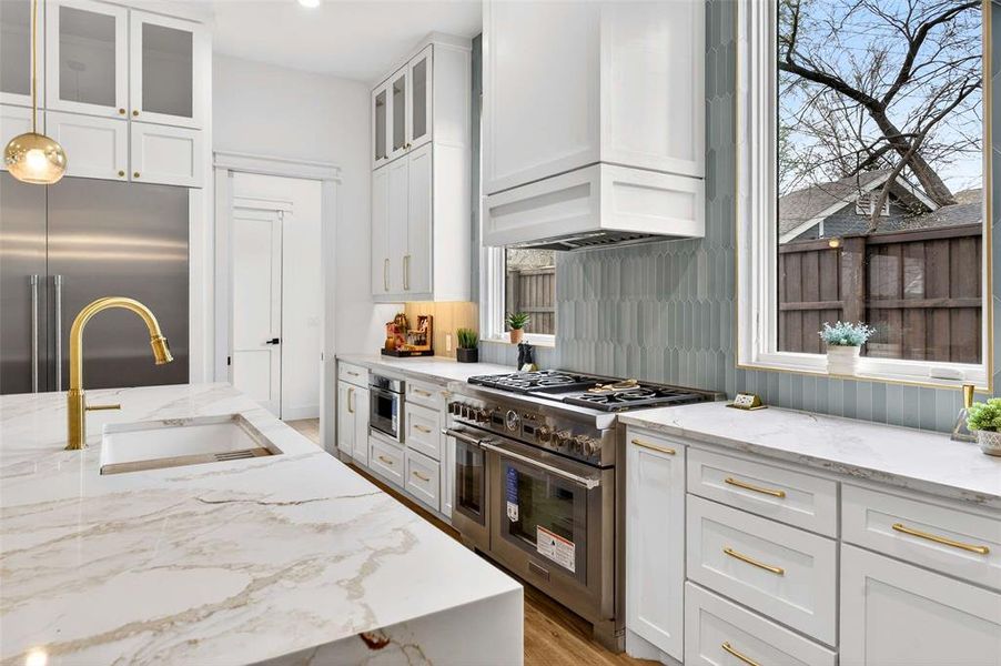 Furnished interior view inside a new home in , Dallas (Image 10).