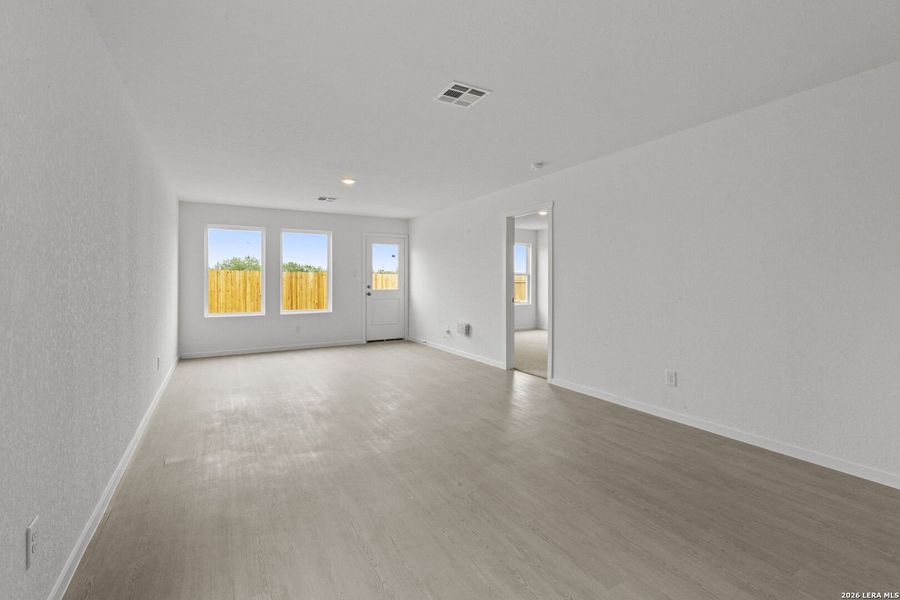 Spacious, unfurnished interior of a new home in Spring Grove, St. Hedwig (Image 31).