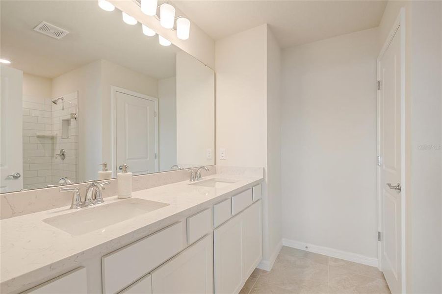 Furnished interior view inside a new home in , Orlando (Image 15).