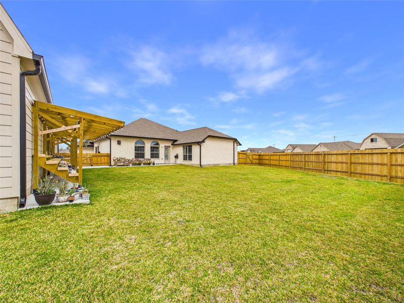 Exterior details and patio area of a home in Pedregal, Galveston (Image 25).