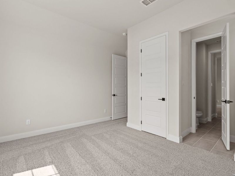 Spacious, unfurnished interior of a new home in Potranco Oaks, Castroville (Image 46).