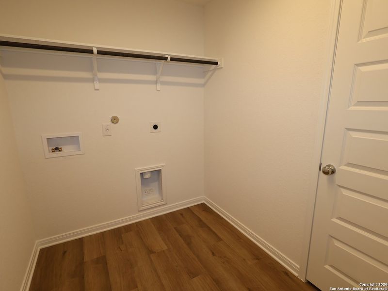 Spacious, unfurnished interior of a new home in Paloma Park, Converse (Image 13).