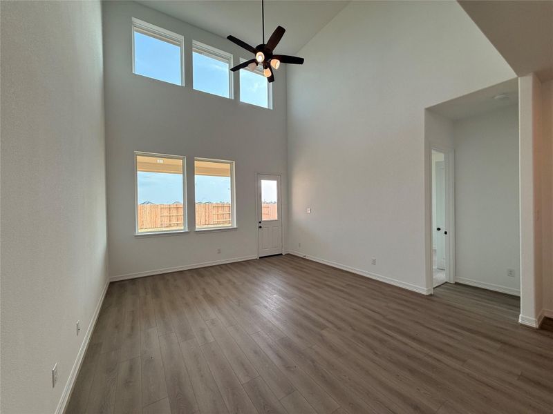 Spacious, unfurnished interior of a new home in Wildrye, Waller (Image 9).
