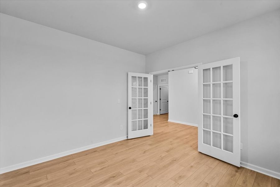 Spacious, unfurnished interior of a new home in Fieldstone, Lexington (Image 17).