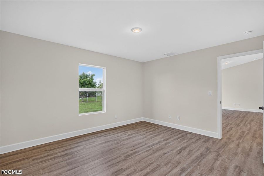 Spacious, unfurnished interior of a new home in Cape Coral, Cape Coral (Image 20).