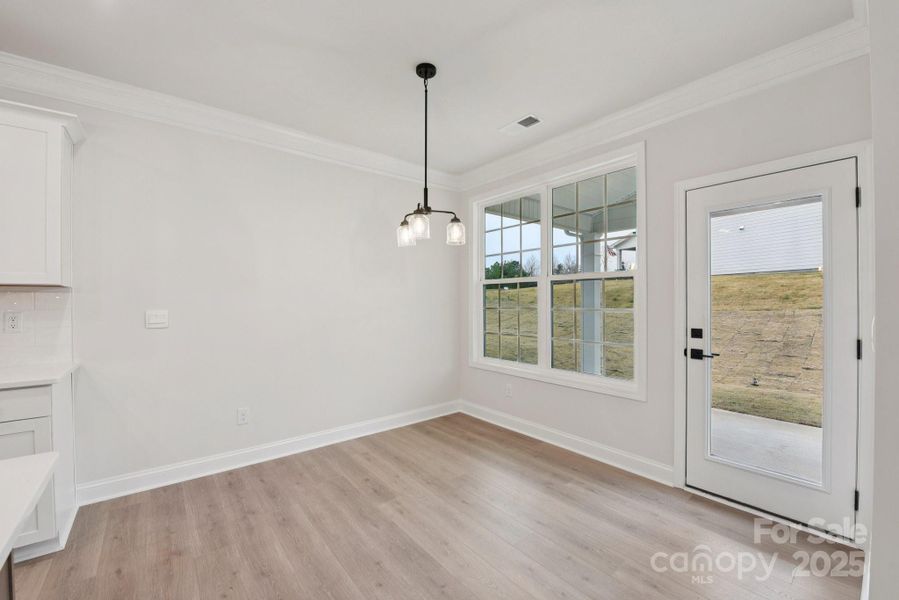 Spacious, unfurnished interior of a new home in Sylvan Creek, Denver (Image 23).