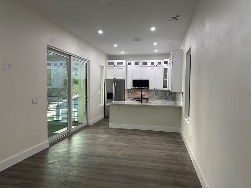 Spacious, unfurnished interior of a new home in , Orlando (Image 24).