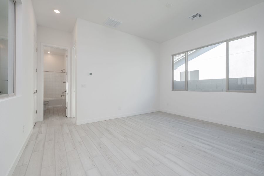 Spacious, unfurnished interior of a new home in Soleo, San Tan Valley (Image 10).