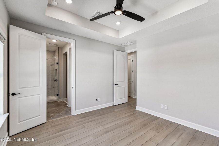 Spacious, unfurnished interior of a new home in , Jacksonville (Image 16).