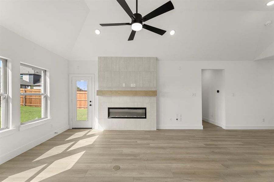 14. 2413 Belmont - Family (2) 14. 2413 Belmont - Family (2)