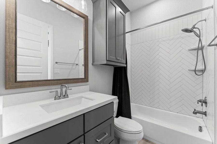 Private full bath in 4th bedroom/guest suite. Private full bath in 4th bedroom/guest suite.