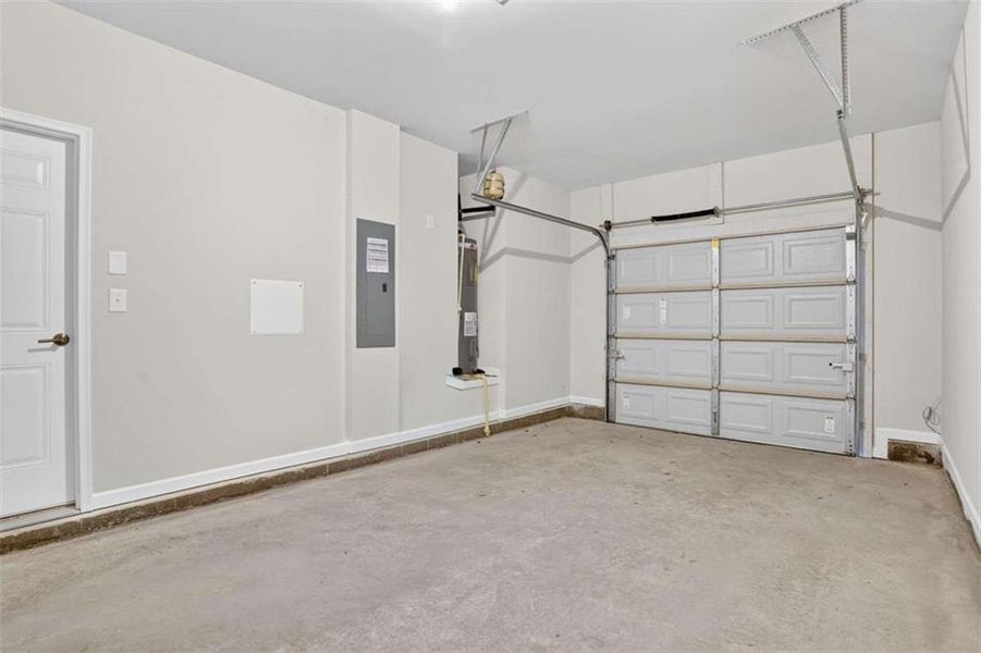 Spacious, unfurnished interior of a new home in , South Fulton (Image 11).