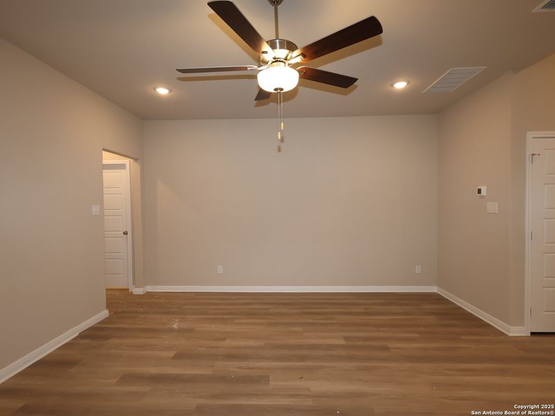 Spacious, unfurnished interior of a new home in Park Place, New Braunfels (Image 30). Spacious, unfurnished interior of a new home in Park Place, New Braunfels (Image 30).