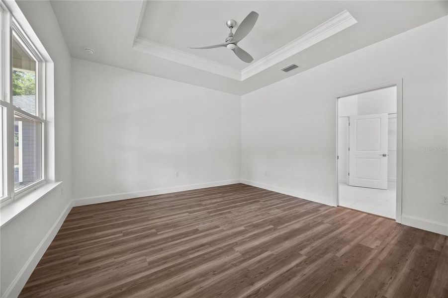 Spacious, unfurnished interior of a new home in , Gainesville (Image 14).