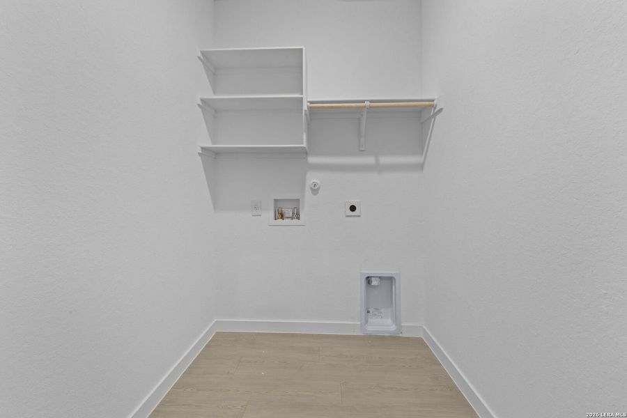 Spacious, unfurnished interior of a new home in Espada, San Antonio (Image 22).