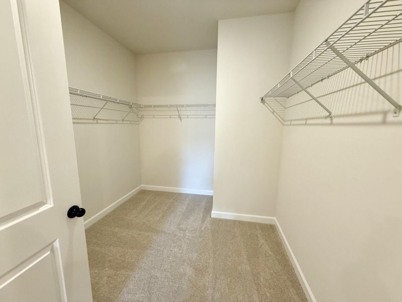 Spacious, unfurnished interior of a new home in , Summerville (Image 39).