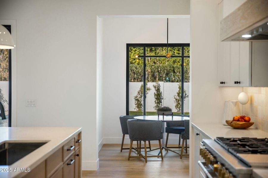 Kitchen/Breakfast Nook