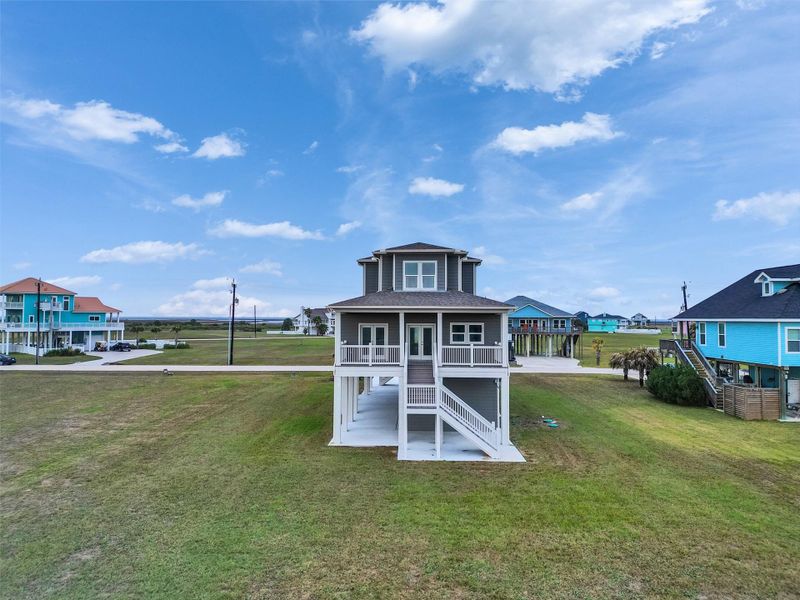 Exterior details and patio area of a home in , Galveston (Image 23).