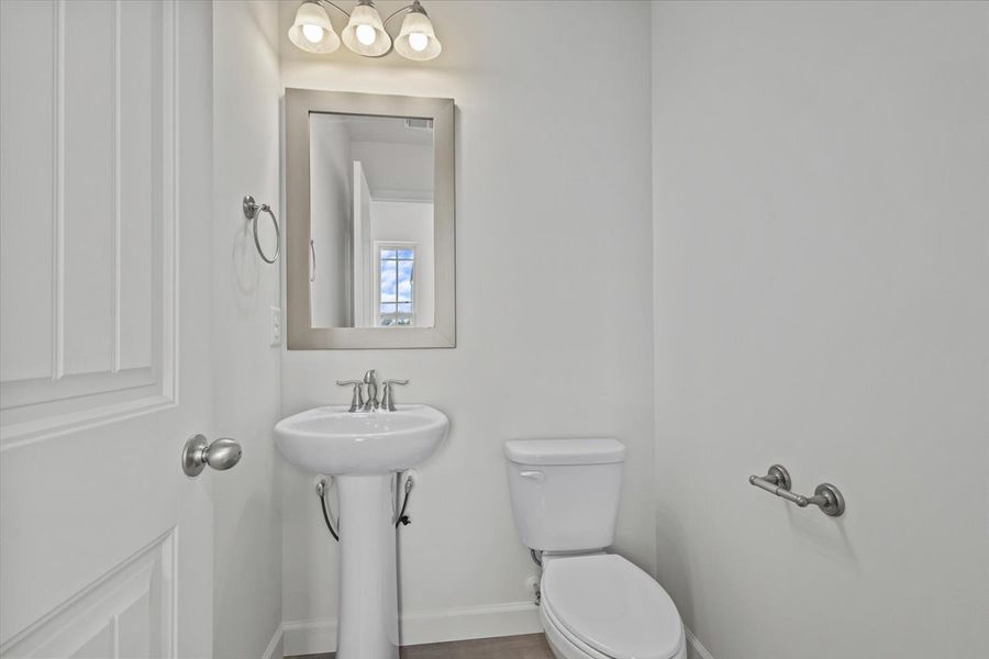 Representative furnished interior of a home built from the Roebuck by Enchanted Homes in Las Palomas Country Club Estates, La Vernia (Image 14).